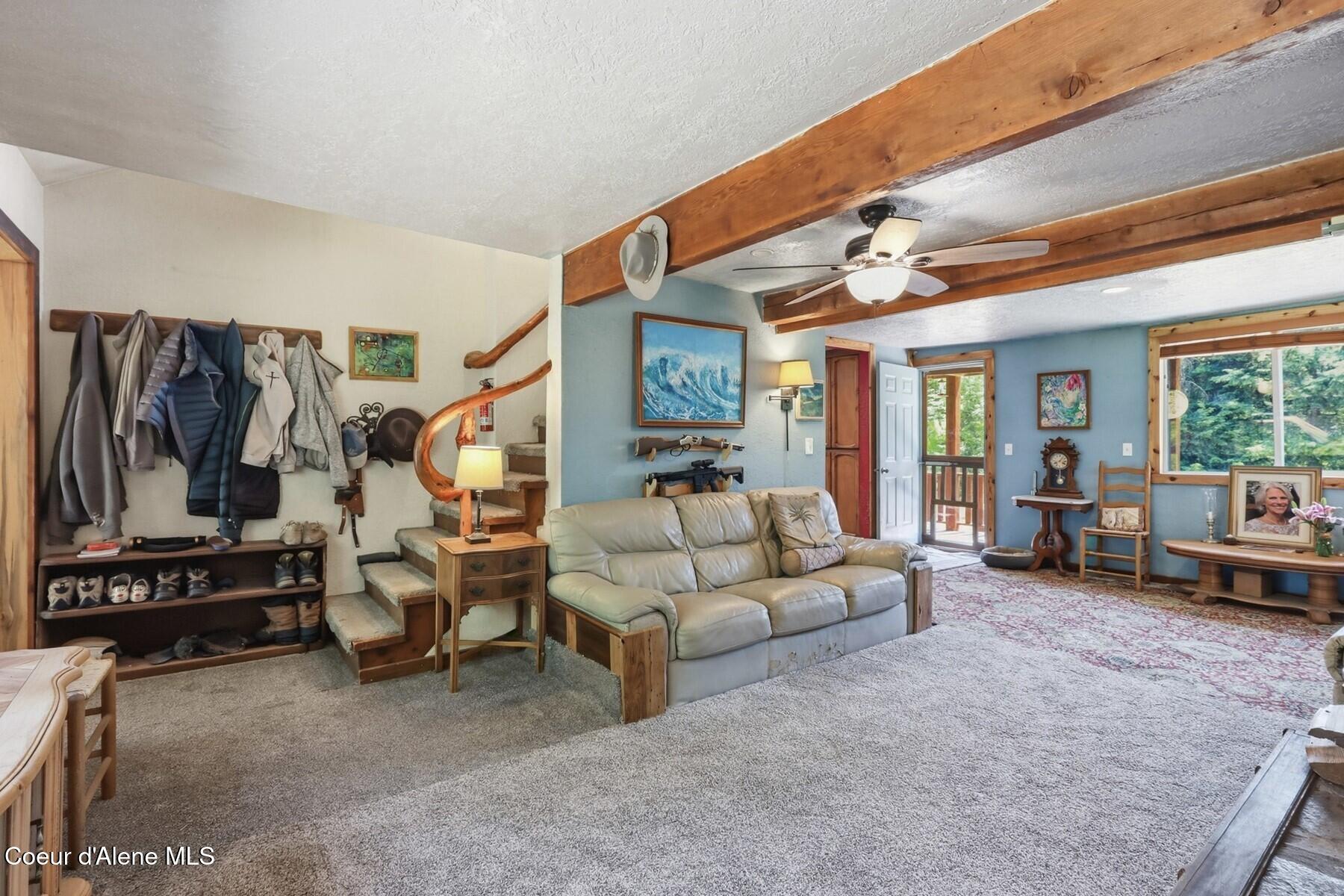 Image 4: Living Room