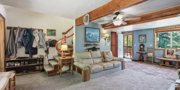 Image 4: Living Room