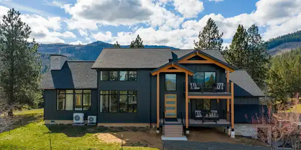 Image 2: Spacious Fully Remodeled Home