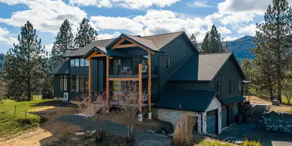 Image 3: Spacious Fully Remodeled Home