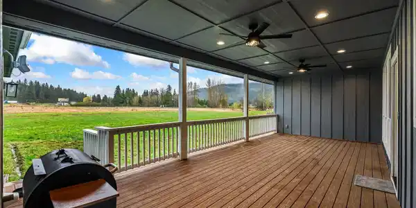 Image 4: Covered Back Porch