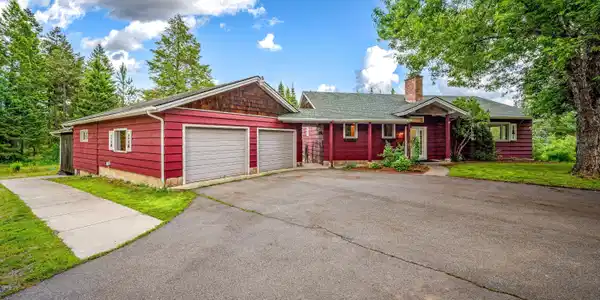1143 E Rookery Rd