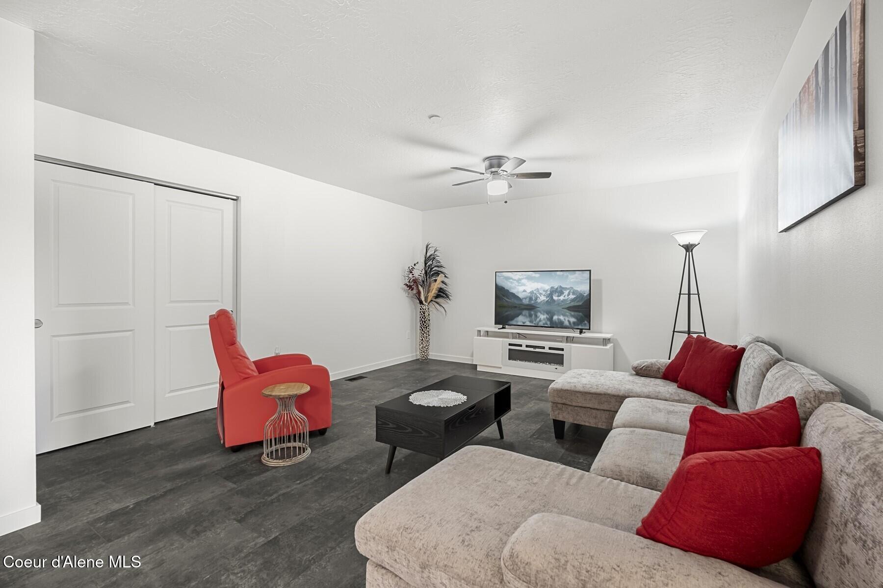 Image 2: Living Room