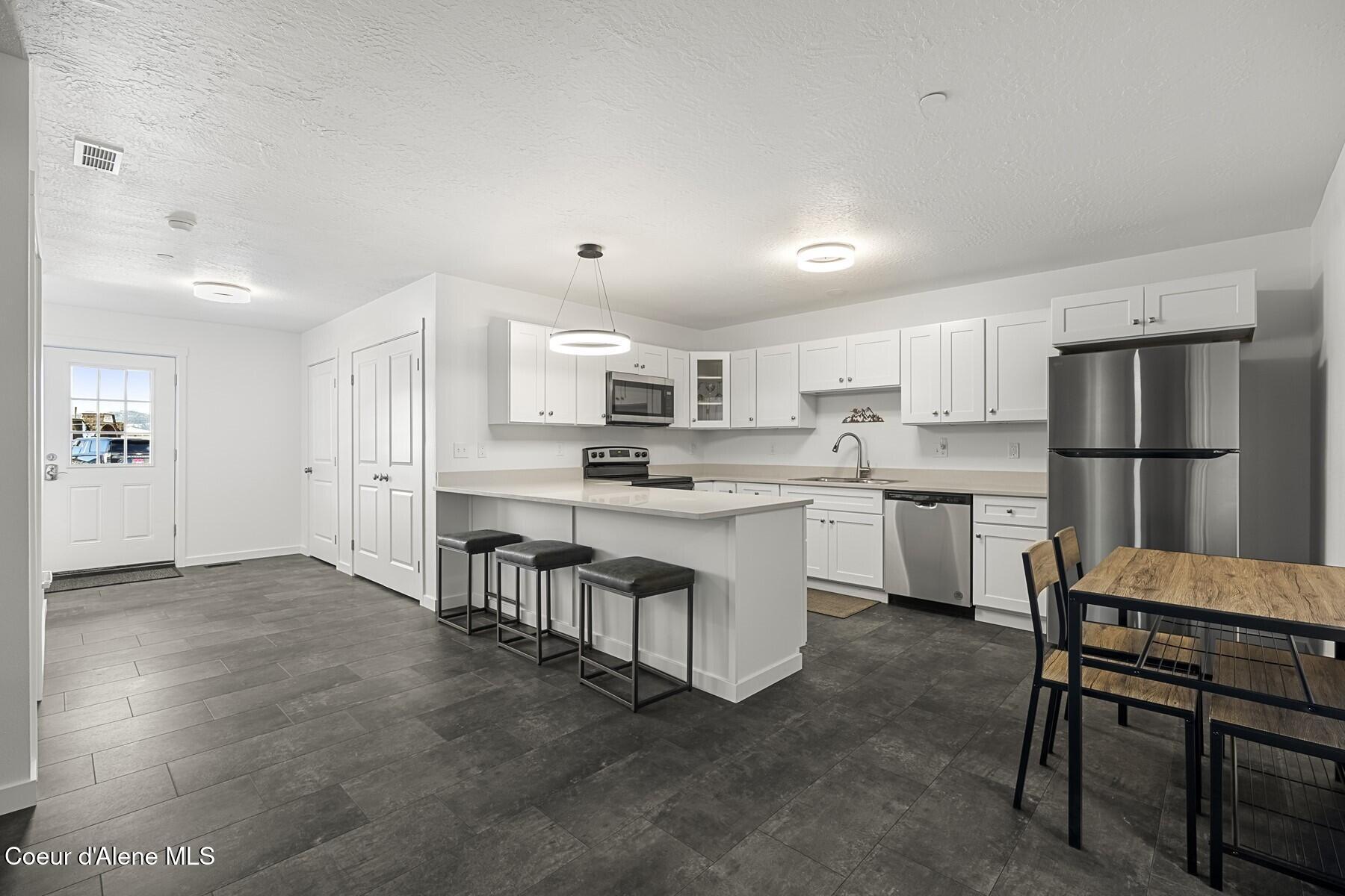 Image 3: Kitchen