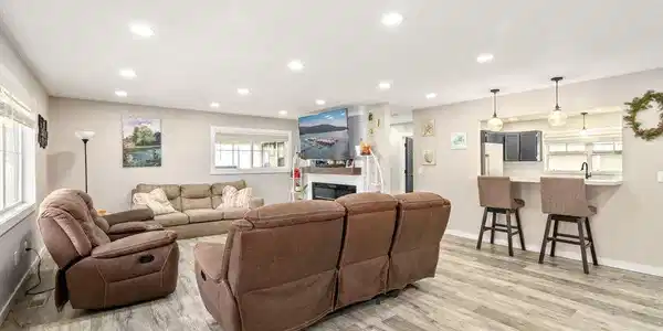 Image 3: Open Floor Plan