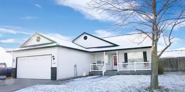 2325 N Mackenzie Dr