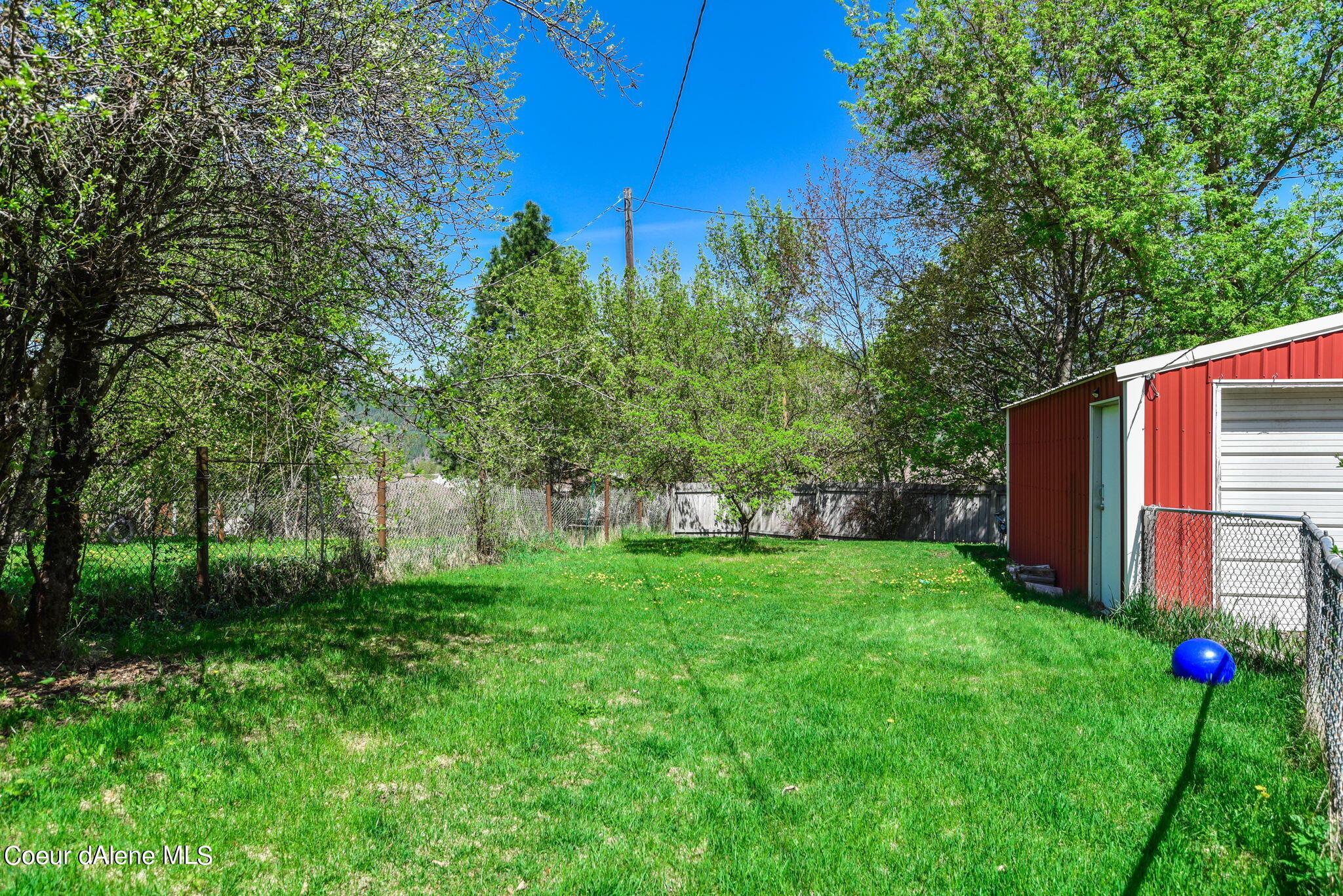 Image 4: 4-web-or-mls-Backyard-2