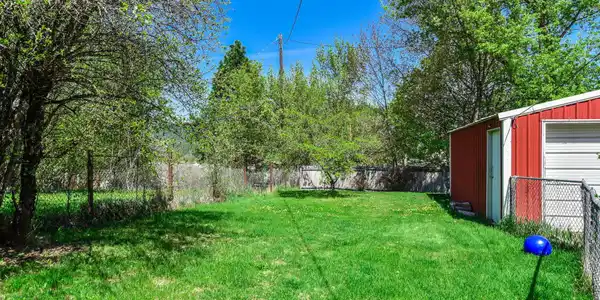 Image 4: 4-web-or-mls-Backyard-2