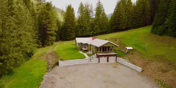 2122 Nine Mile RD