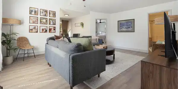 Image 4: Living Area