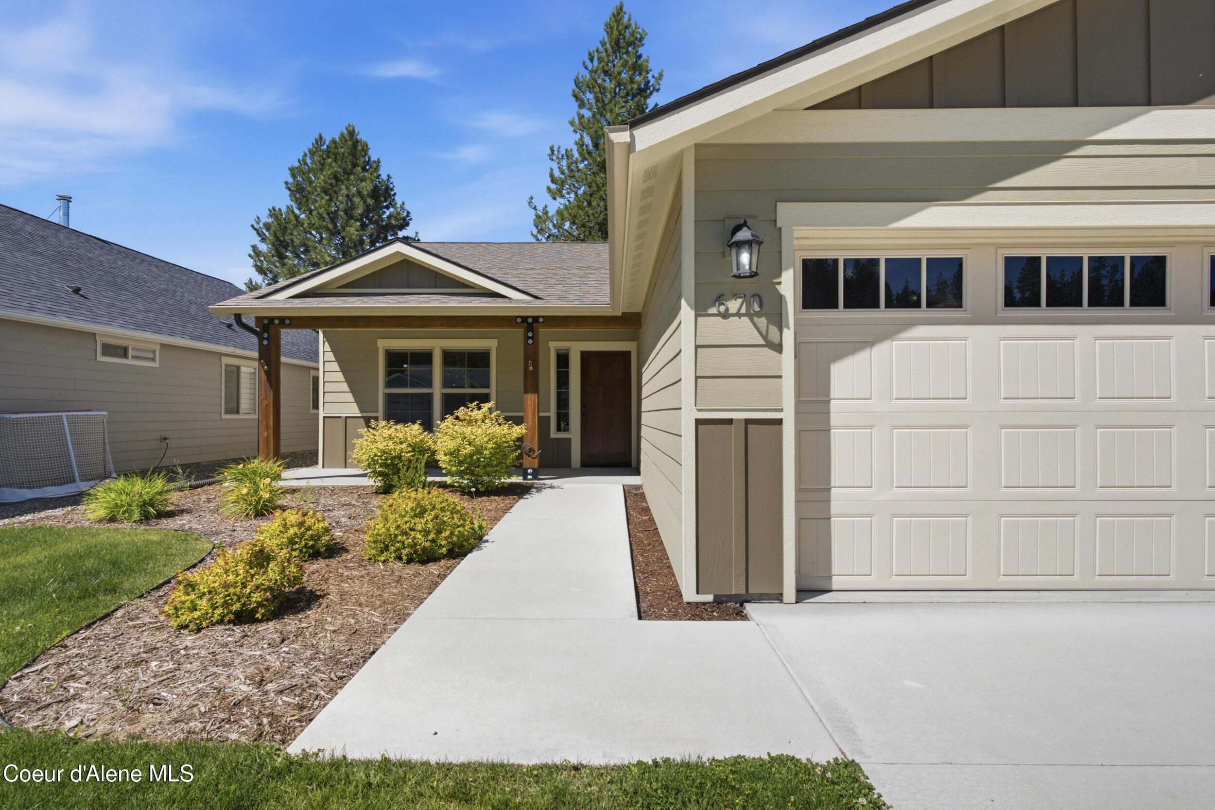Image 3: front Walkway