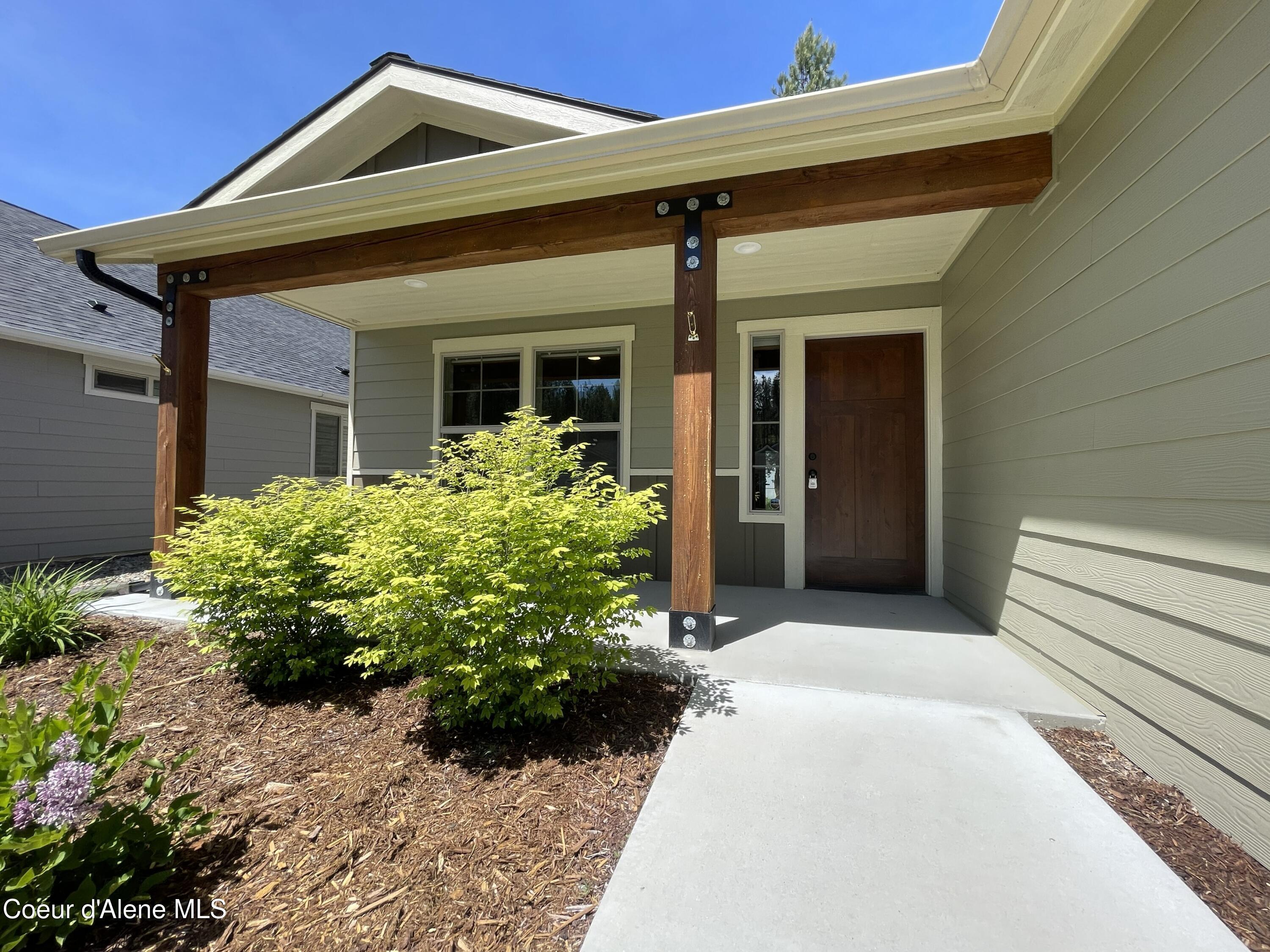 Image 4: Covered Front Porch
