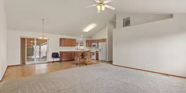 Image 3: Living Room