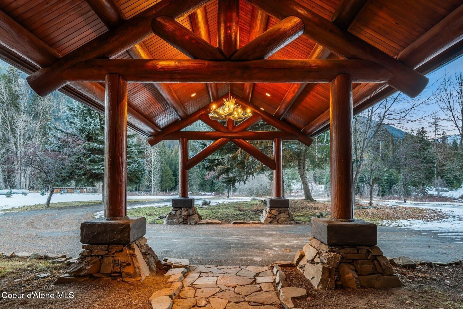 Image 4: A Grand Porte-Cochere