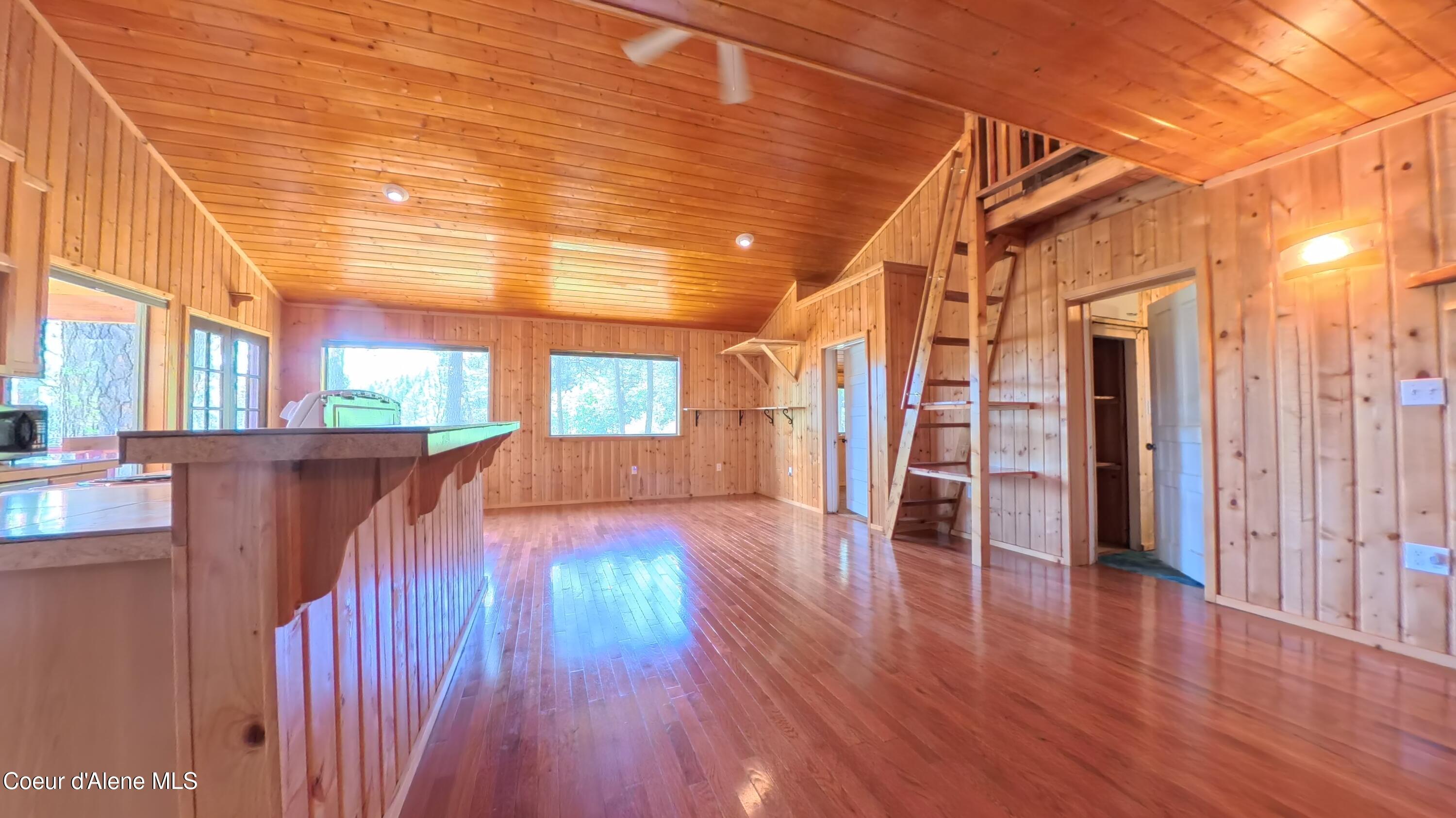 Image 3: Living Room 2
