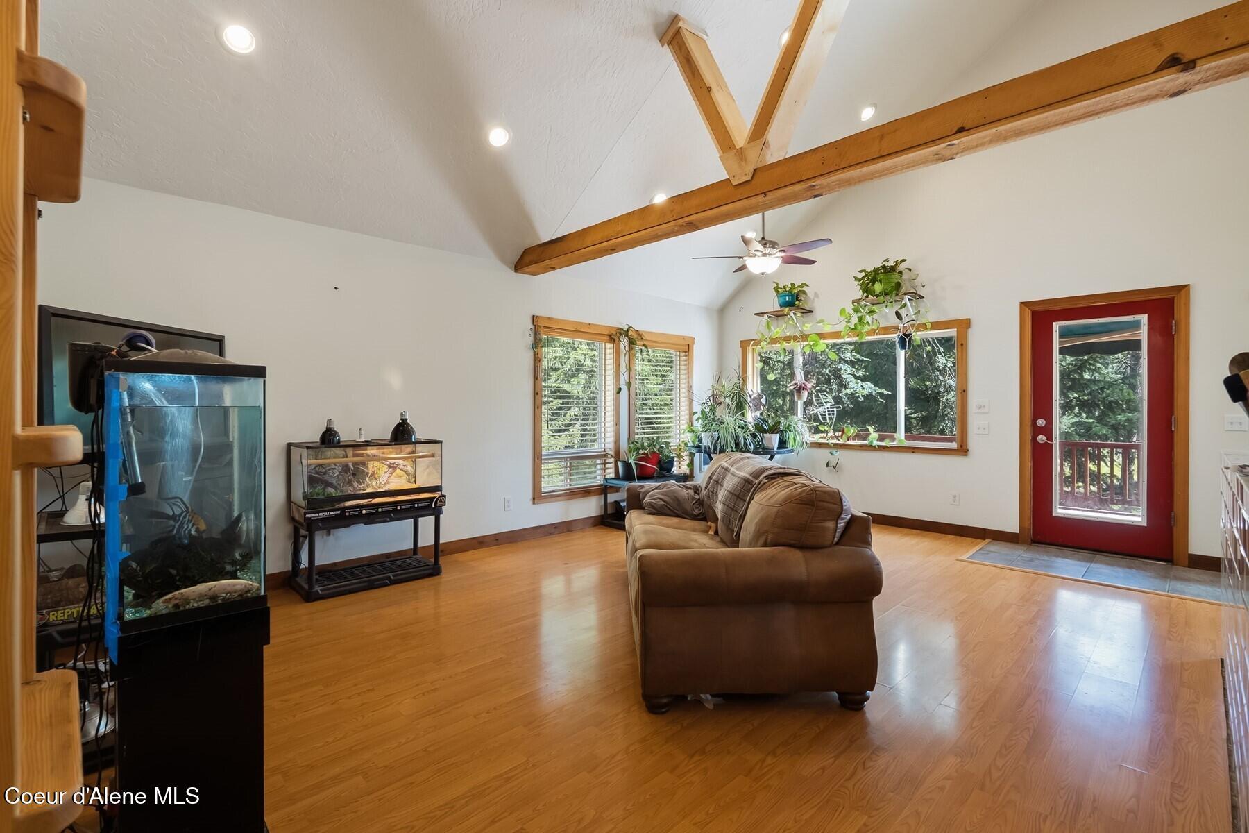 Image 4: Open Living Area