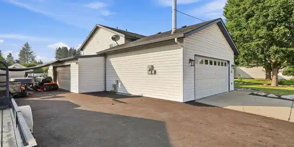 Image 3: Attached Garage