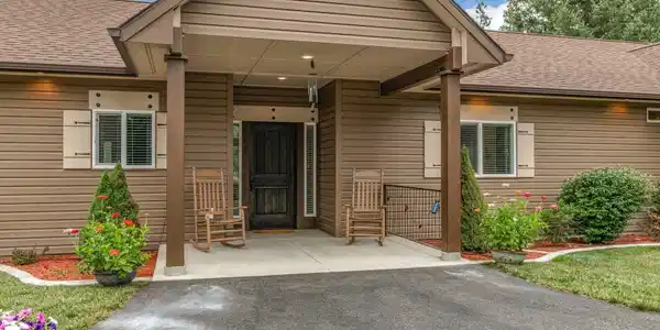 Image 3: Charm of Country Living