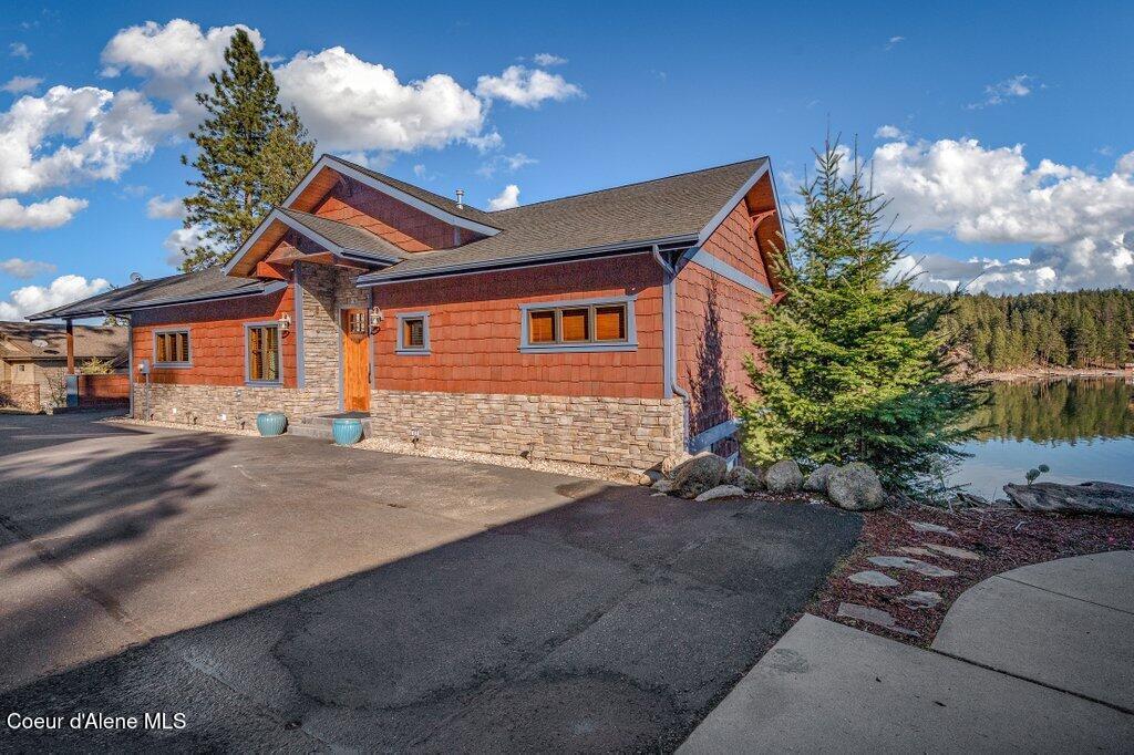 Image 4: Front of Home