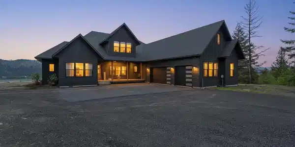 424 Patriots DR