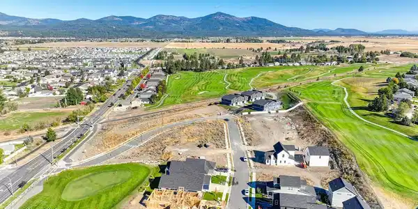 Image 2: Golf Course Lots