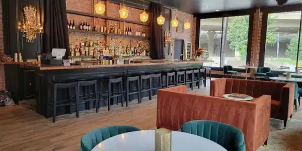 Image 4: Modernized Legendary Albertini's Gem Bar