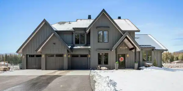 713 N Center Valley Rd
