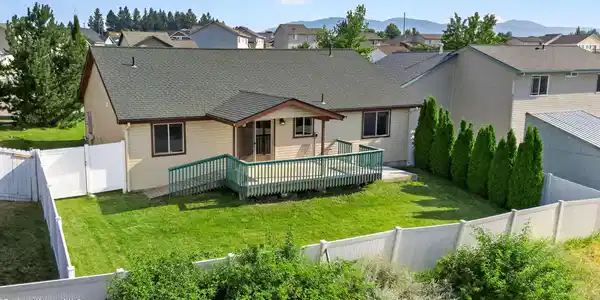 Image 4: Backyard