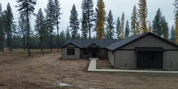 52 WALLACE LN
