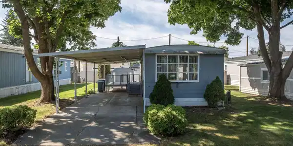 532 W MYRIAH LOOP
