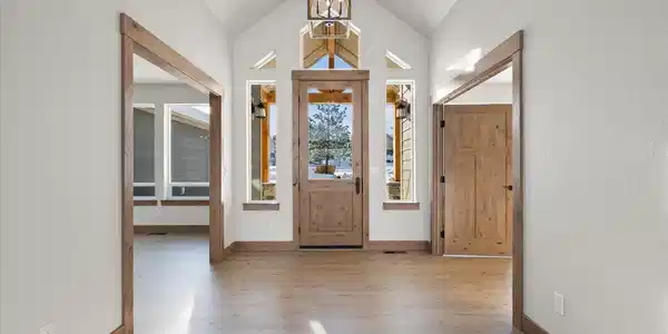 Image 4: Entry