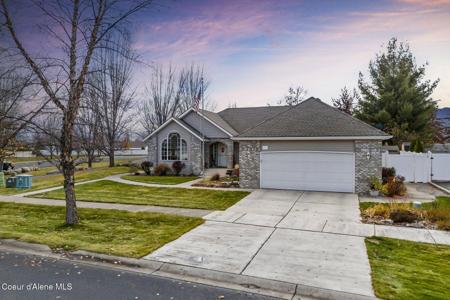 1175 E Stoneybrook Loop