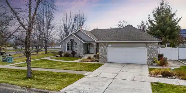 1175 E Stoneybrook Loop