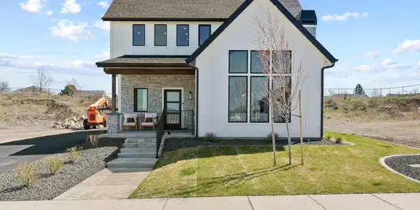 Image 2: Exterior