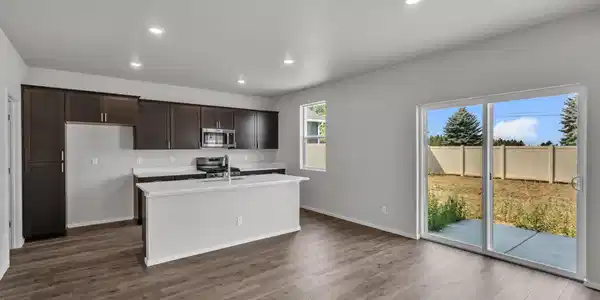 Image 3: Kitchen