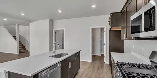 Image 4: Kitchen 2