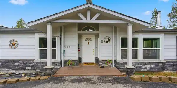 Image 4: 10-Front Entrance