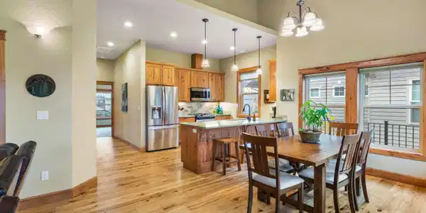 506 Guthrie Pl Unit 1004