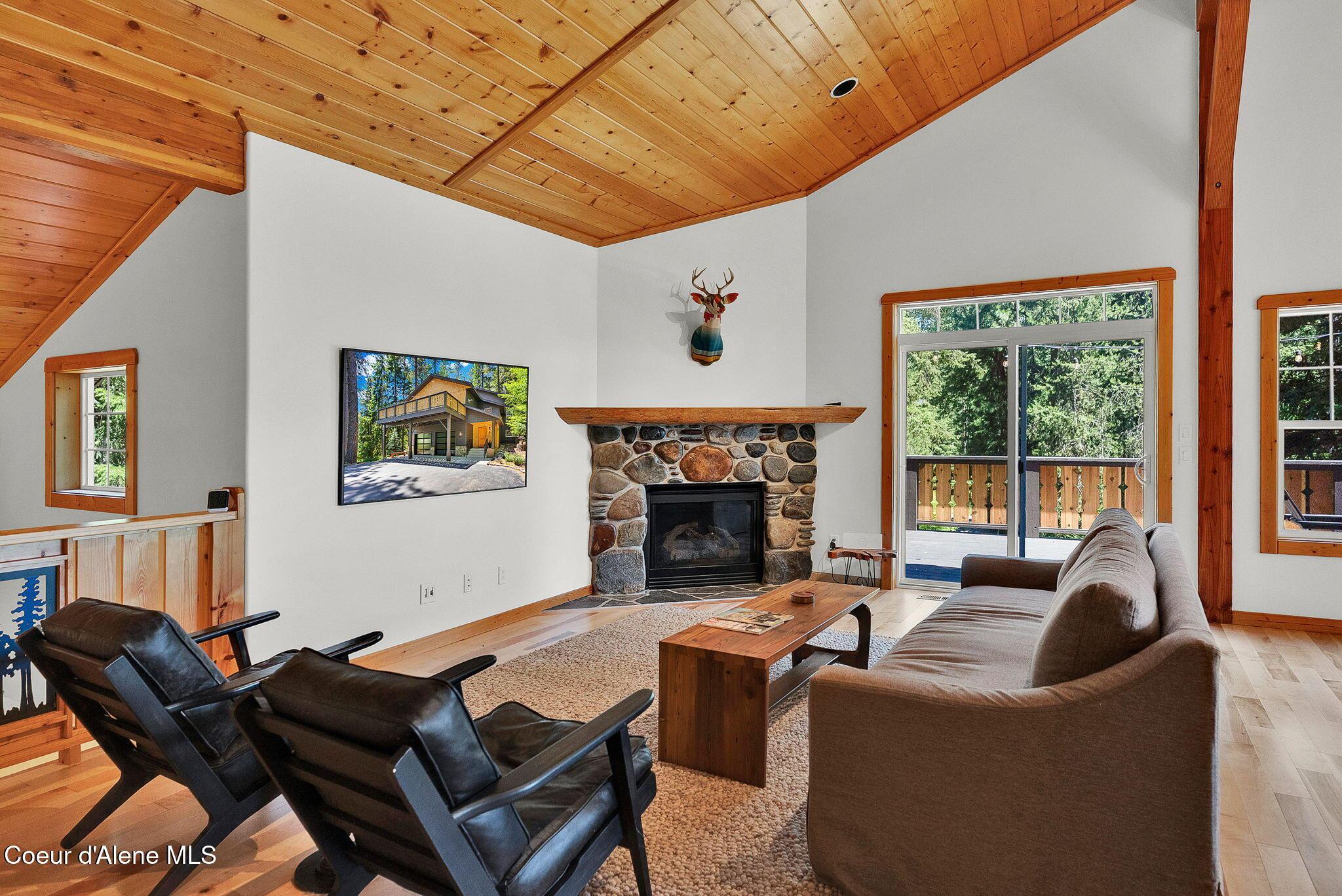Image 2: Living Room