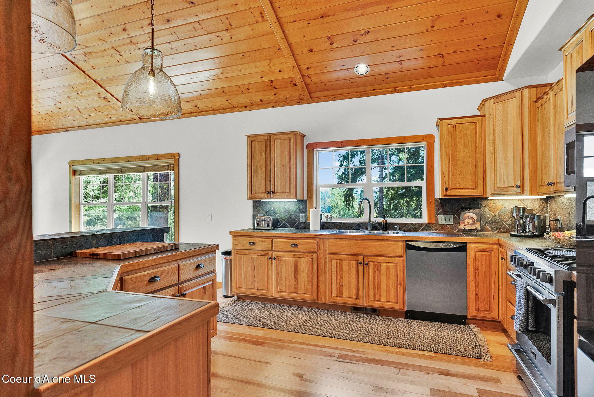 Image 3: Kitchen