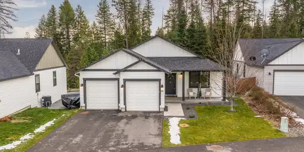 102 RIMROCK CT