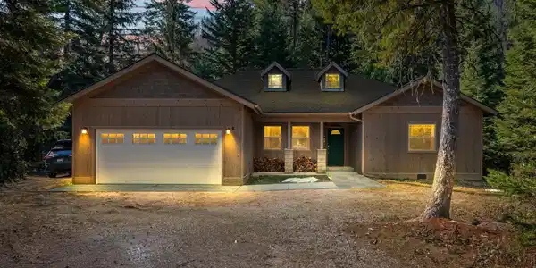96 Tracy Ln