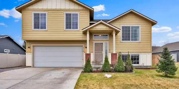 2118 N Teanaway DR