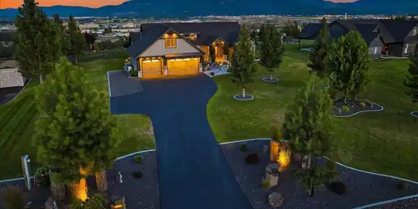 18289 W Palomar DR