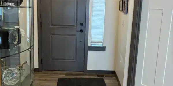 Image 3: FRONT ENTRY