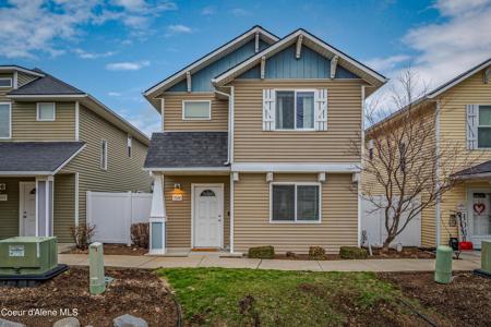 3324 E Garin CT
