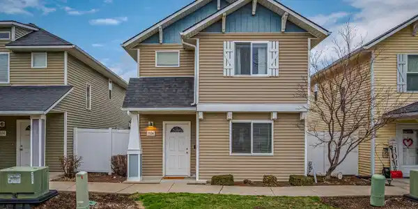 3324 E Garin CT