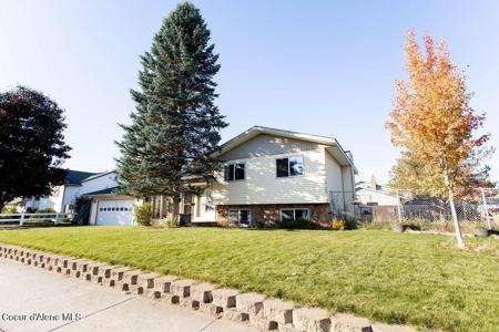 1509 E PLAZA DR
