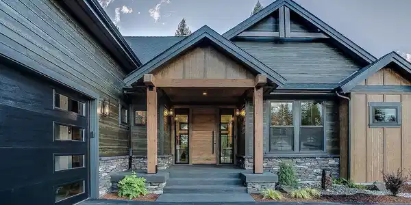 Image 3: Covered front entry