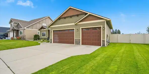 Image 4: 10-Front of Home